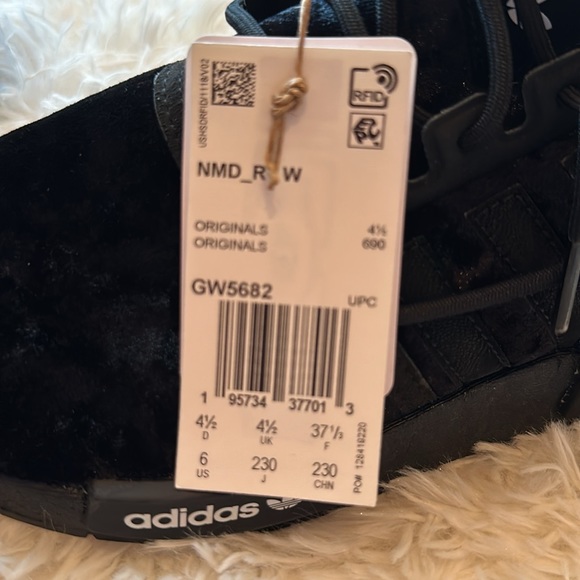 NWT Women’s NMD_R1 Rare Velvet Sold Out - Picture 6 of 8